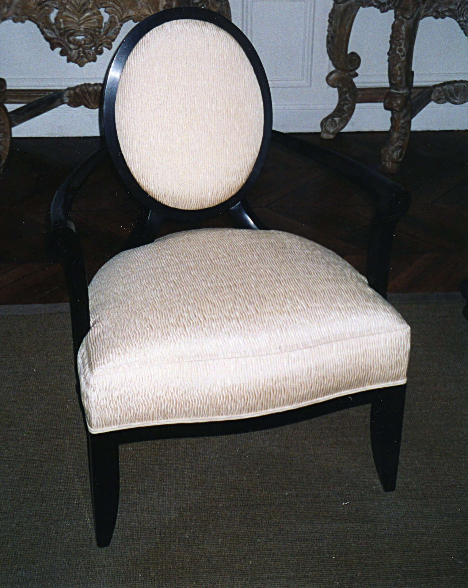 Fauteuil Contemporain médaillon