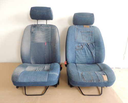Atelier SEDENTaire intérieur 205 Peugeot sièges et banquettes avec des vrais JEANS