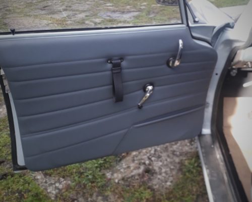 PEUGEOT 404 CAMIONNETTE atelier SEDENTaire sellier aveyron sellerie lozere 12150 severac simili cuir