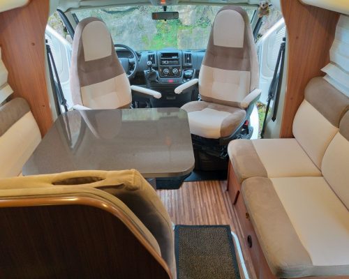 SEDENTaire aménagement intérieur banquette camping car caravane Lozère Aubrac Aveyron Camping car SEVERAC D'AVEYRON caravane sellier tapissier sellerie
