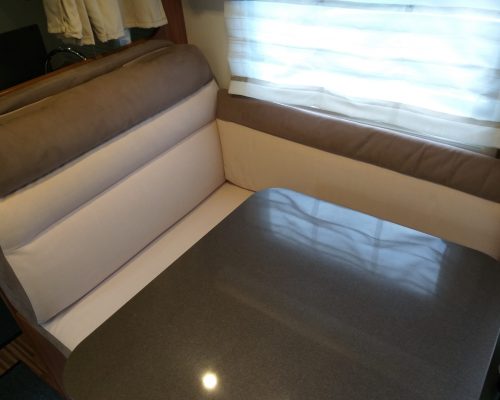 SEDENTaire aménagement intérieur banquette camping car caravane Lozère Aubrac Aveyron Camping car SEVERAC D'AVEYRON caravane sellier tapissier sellerie caravane van aménagement camping car tapissier décoration sellerie Tissu sellier Aveyron Lozere Campincar tourisme