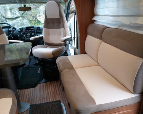 SEDENTaire aménagement intérieur banquette camping car caravane Lozère Aubrac Aveyron Camping car SEVERAC D'AVEYRON caravane sellier tapissier sellerie caravane van aménagement camping car tapissier décoration sellerie